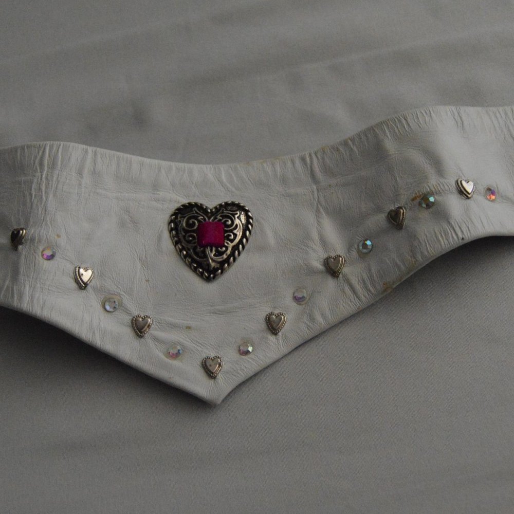 Handmade ladies leather belt.. White over purple.